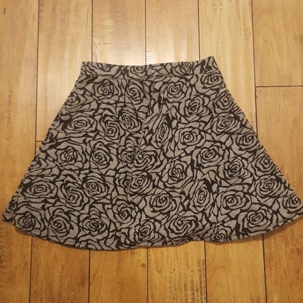 Black and grey floral print skirt